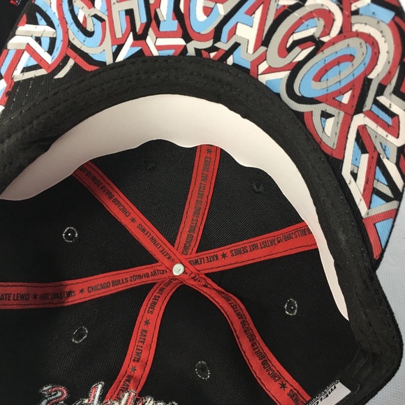 Chicago Bulls Artist Series Kate Lewis Graffiti Snapback - Picture 10 of 10